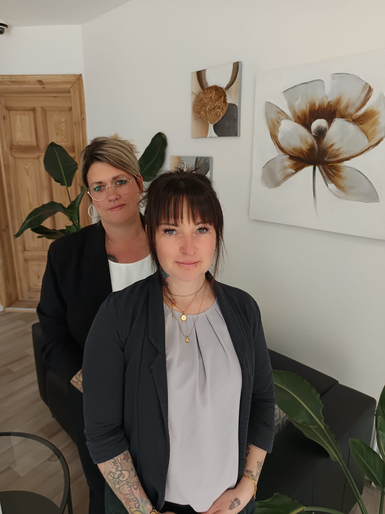 Katharina Möller und Anja Lüdecke vom Bestattungshaus Forst